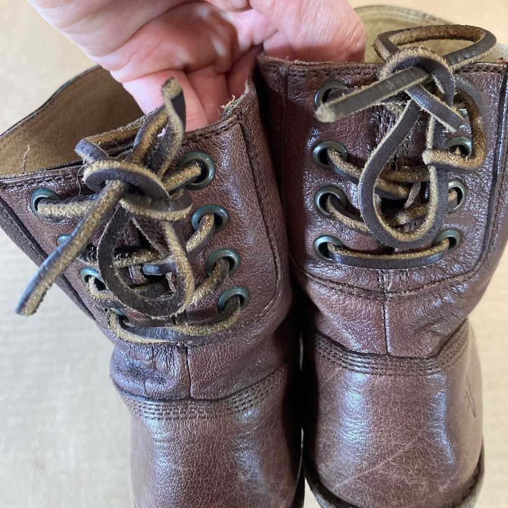 Frye Carmen Short Back Lace Boots size 7.5 - Picture 6 of 13